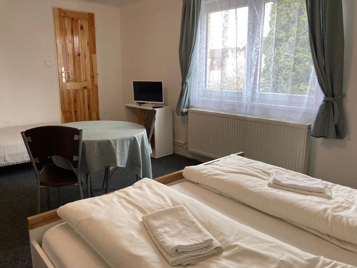 Penzion U Thuje Třeboň Extérieur photo