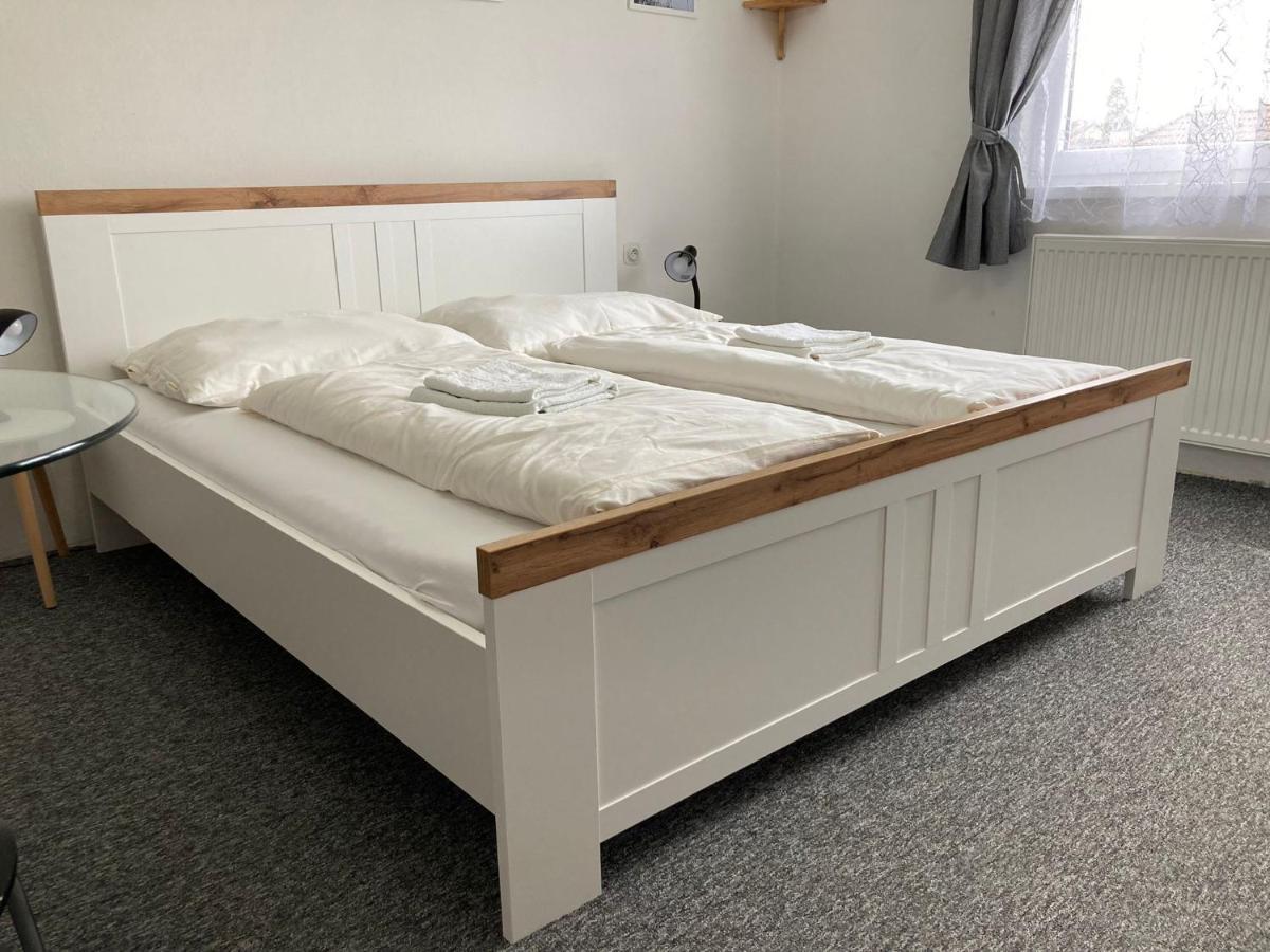Penzion U Thuje Třeboň Extérieur photo